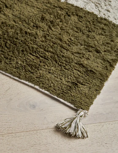 Tone green bathroom mat