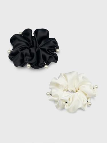 Stitched Pearl Scrunchie