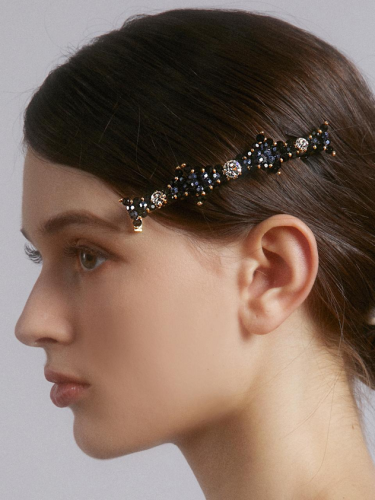 Black diamond bow side hair clip