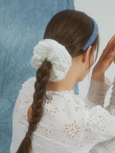 Fine layered lace headband