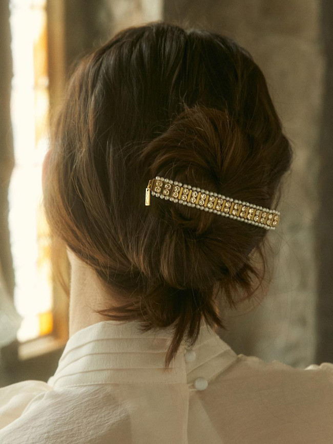 Pearl Square Horizontal Automatic Pin