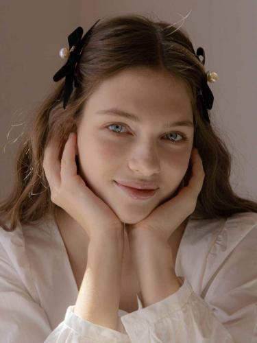 Classic Pearl Ribbon Suede Hair Clip