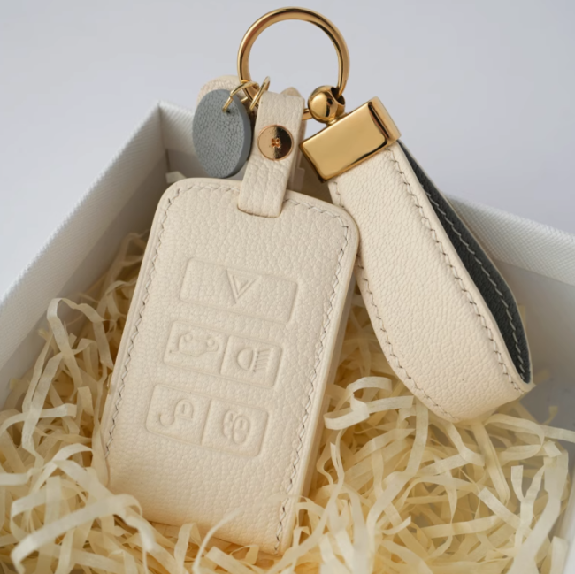 For Landrover leather handmade key protector,You can print the words and patterns you like,it has leopard pattern on the back