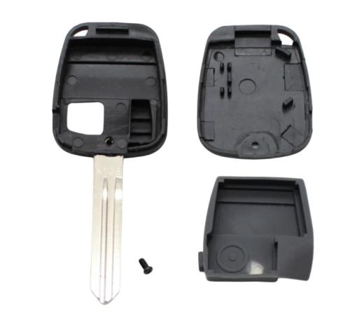 The Nissan key shell with OEM logo place