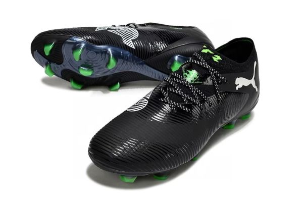 Puma's future 8 generations of essence full knitting series FG football shoes