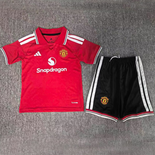 2026/27 M Utd Home Red Kids Soccer Jersey 黑裤