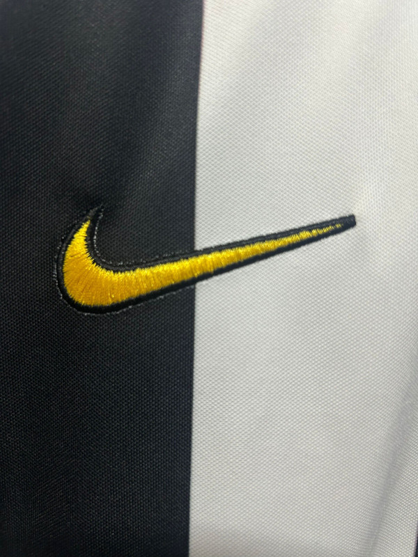 2004-2005 JUV Home Retro Soccer Jersey