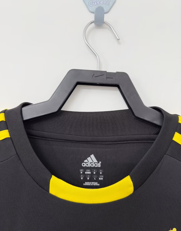 2011-2012 RMA Black GoalKeeper Retro Soccer Jersey (带章)