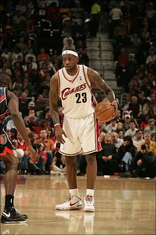 2003-04 Cleveland Cavaliers JAMES #23 White Retro Top Quality Hot Pressing NBA Jersey