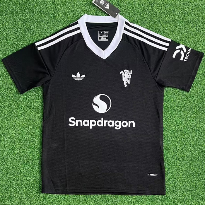 24-25 Man Utd Black Goalkeeper Fans Soccer Jersey
