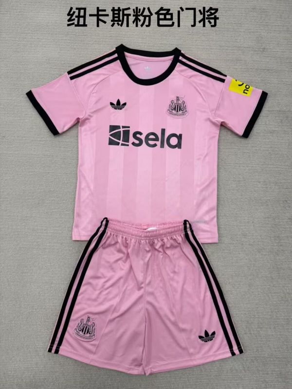 25-26 Newcastle Goalkeeper Pink Training Short Suit