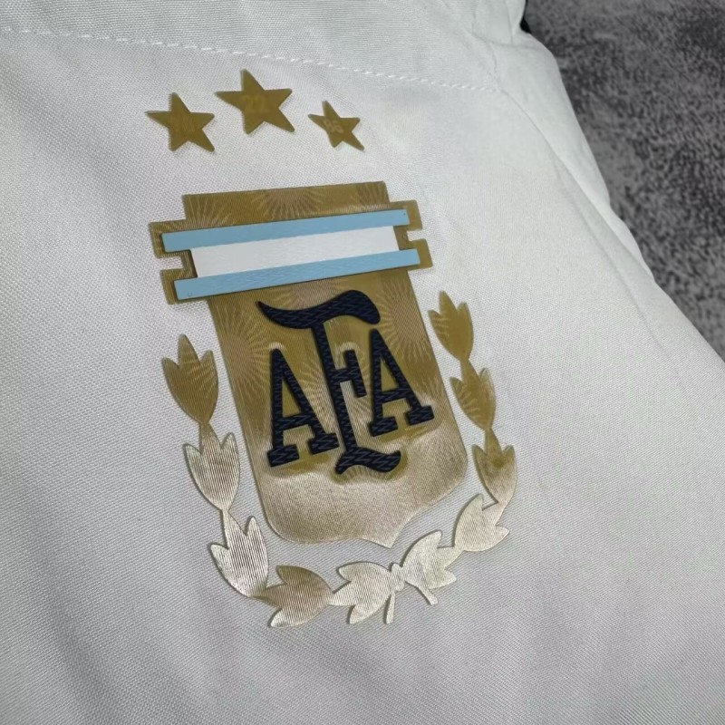 25-26 Argentina White Hooded Cotton Coat