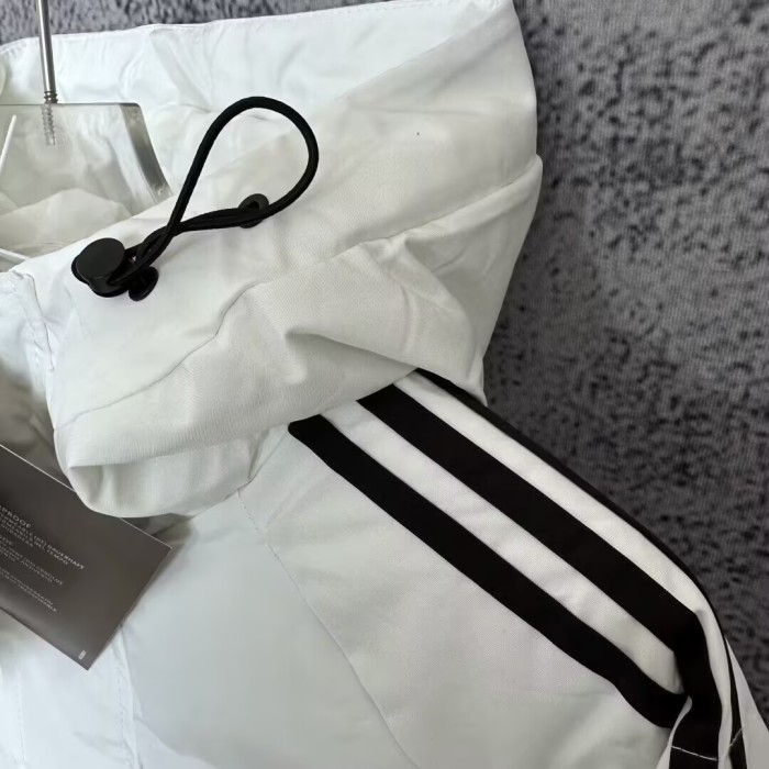 25-26 Spain White Hooded Cotton Coat（棉衣）