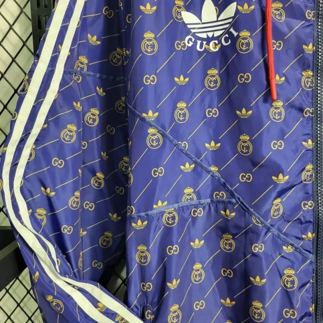 23-24 Real Madrid GUCCI joint Windbreaker Blue Football Shirt