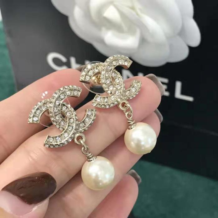 Chanel Women Earrings in Metal Glass Pearls Resin & Diamantés-White