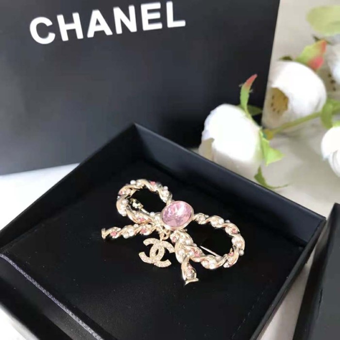 Chanel Women Brooch in Metal Glass Pearls and Diamantés