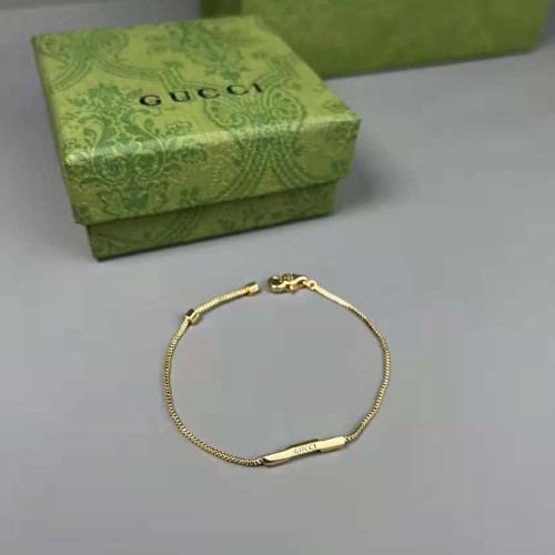 Gucci Women Link to Love Bracelet with 'Gucci' Bar in Yellow Gold