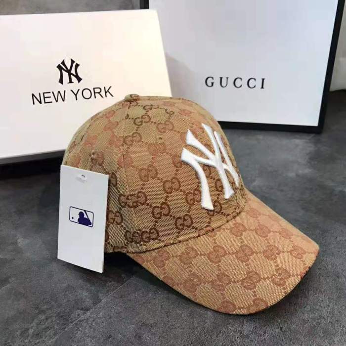 Gucci Unisex Baseball Hat with NY Yankees Patch-Brown