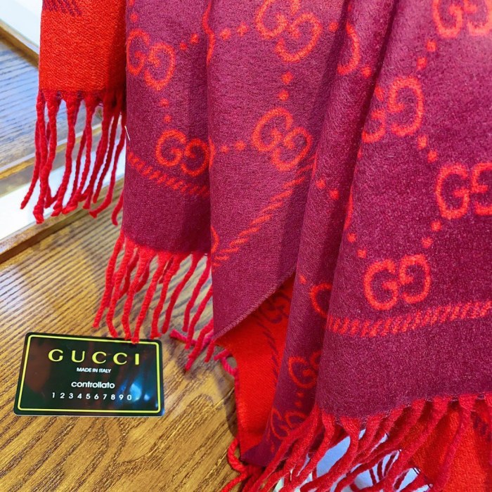 Gucci Women GG Jacquard Pattern Knitted Scarf Magenta Bordeaux GG Wool