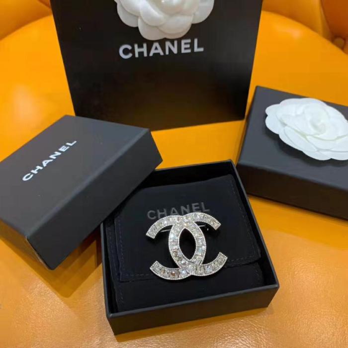 Chanel Women Brooch in Metal & Diamantés-White