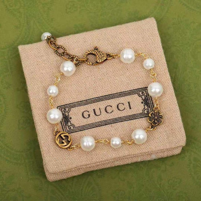 Gucci Women Interlocking G Flower Pearl Bracelet