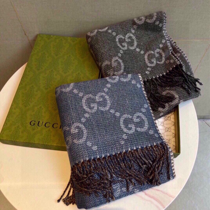 Gucci Unisex GG Jcquard Pattern Knit Scarf Tassels Grey Wool Light Grey GG