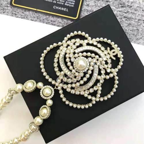 Chanel Women Necklace in Metal Glass Pearls & Diamantés-White
