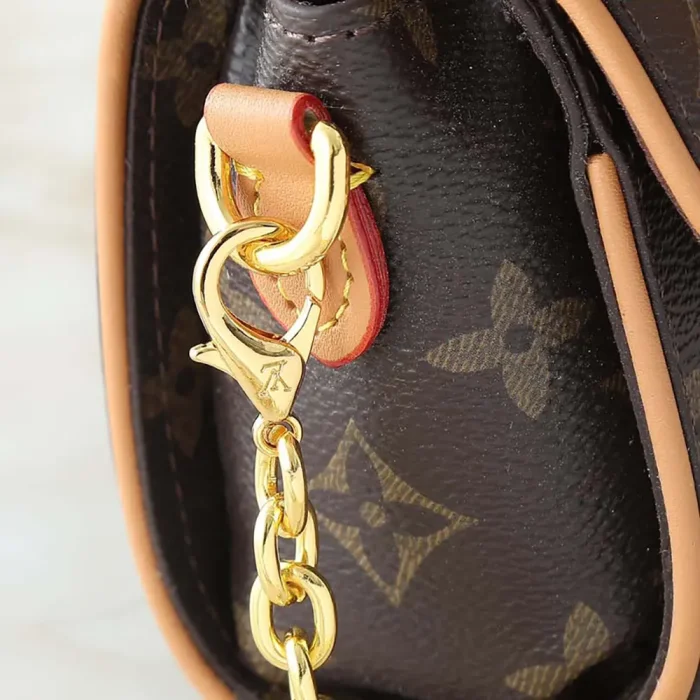 Louis Vuitton LV Women Pochette Camille Monogram M13566