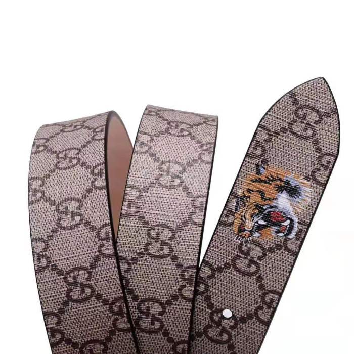 Gucci Unisex Tiger Print GG Supreme Belt in Beige/Ebony GG Supreme Canvas