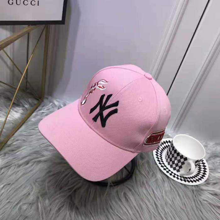 Gucci Women Baseball Cap with NY Yankees Patch-Pink