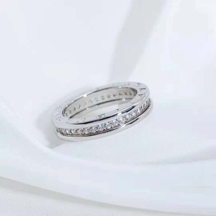Bvlgari Women B.zero1 One-Band Ring in 18 KT White Gold Set with Pave Diamonds on the Spiral