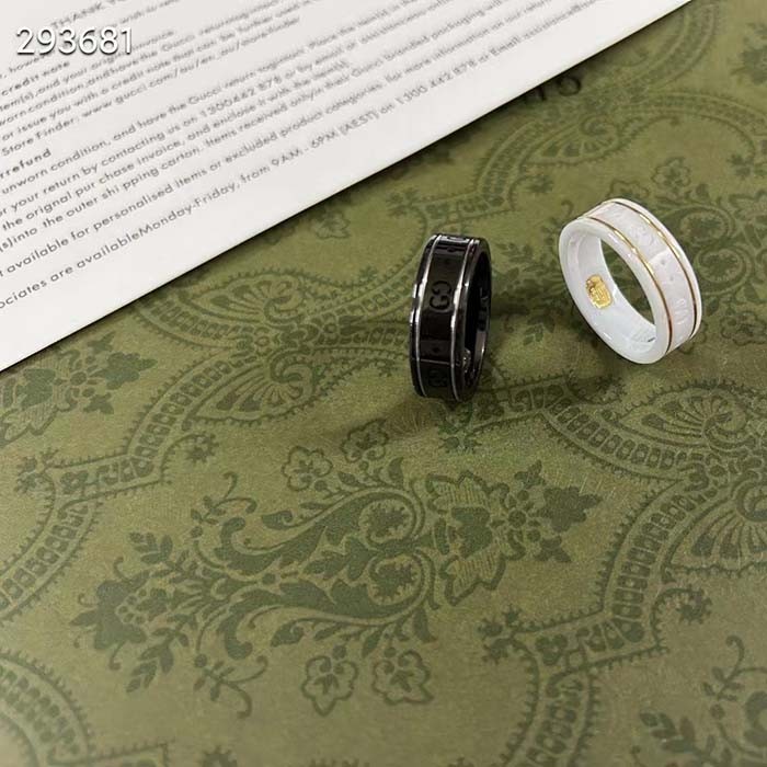 Gucci Unisex Icon Ring Yellow Gold Interlocking G 18k Yellow Gold Black Synthetic Corundum