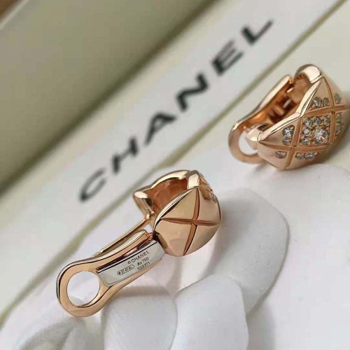 Chanel Women Coco Crush Earrings in 18K Beige Gold