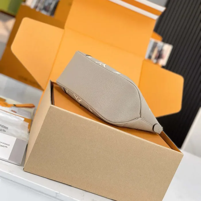 Louis Vuitton LV Women Boulogne PM Embossed Grained Cowhide Leather-Dove Gray M13224