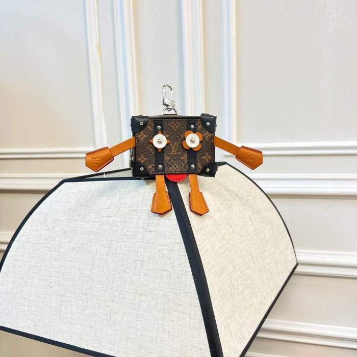 Louis Vuitton LV Unisex Mister Trunk Key Holder And Bag Charm M01201