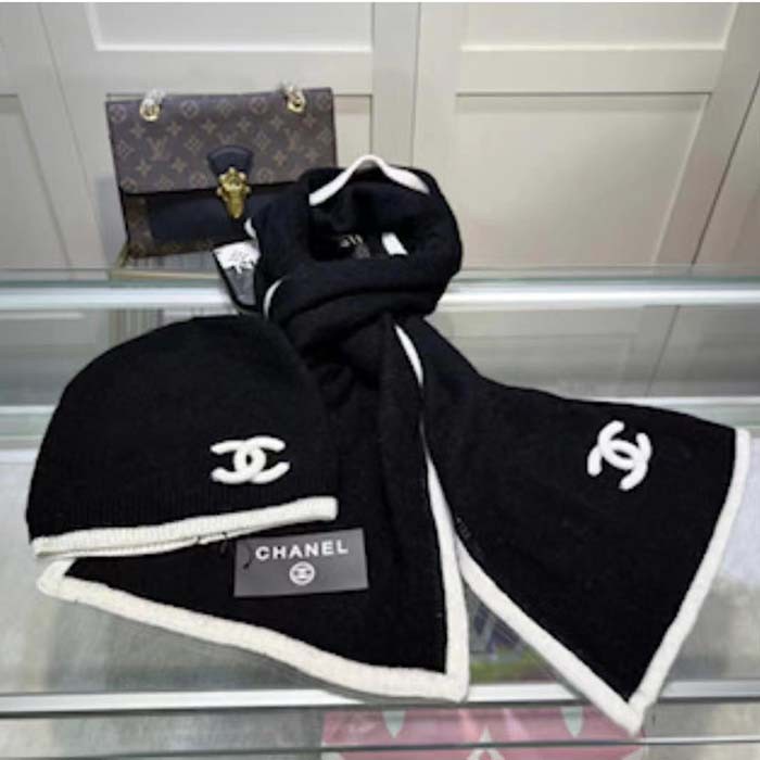 Chanel Unisex CC A Set of Ahead Beanie Gloves Scarf White Black One Size