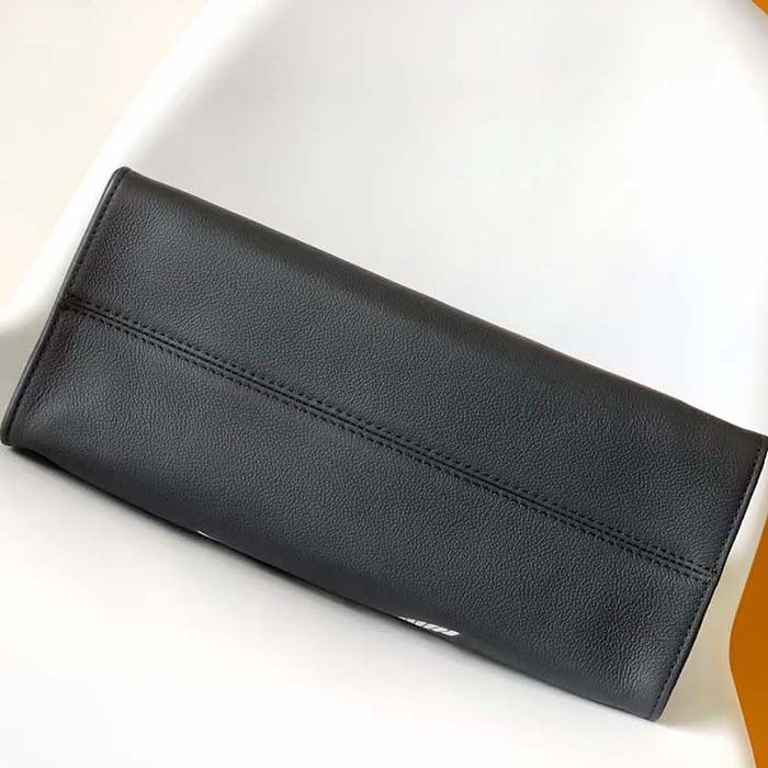 Louis Vuitton Unisex LV OnTheGo MM Black Grained Calfskin Hook Closure