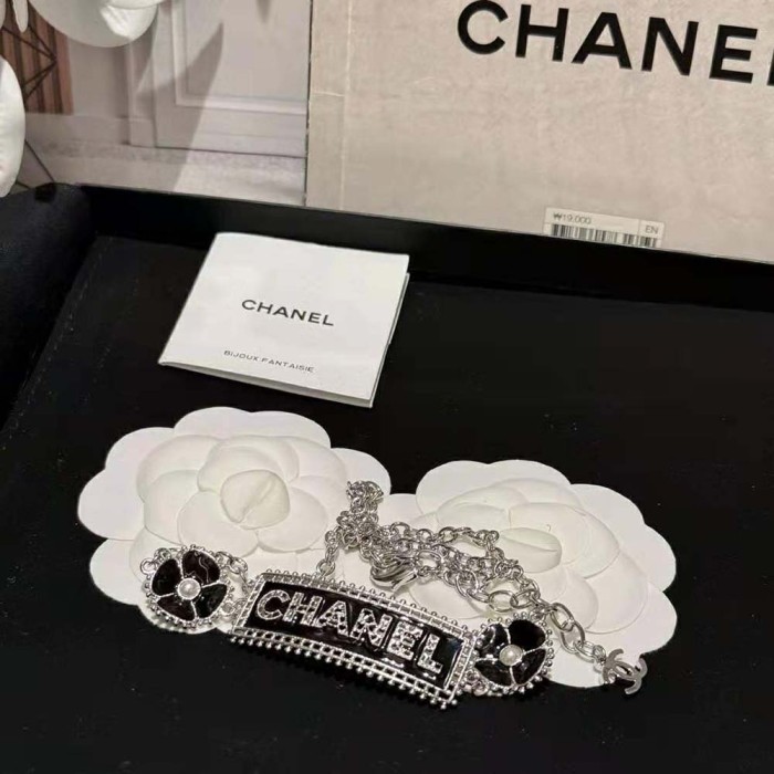 Chanel Women Choker in Metal and Glass Pearls-Black