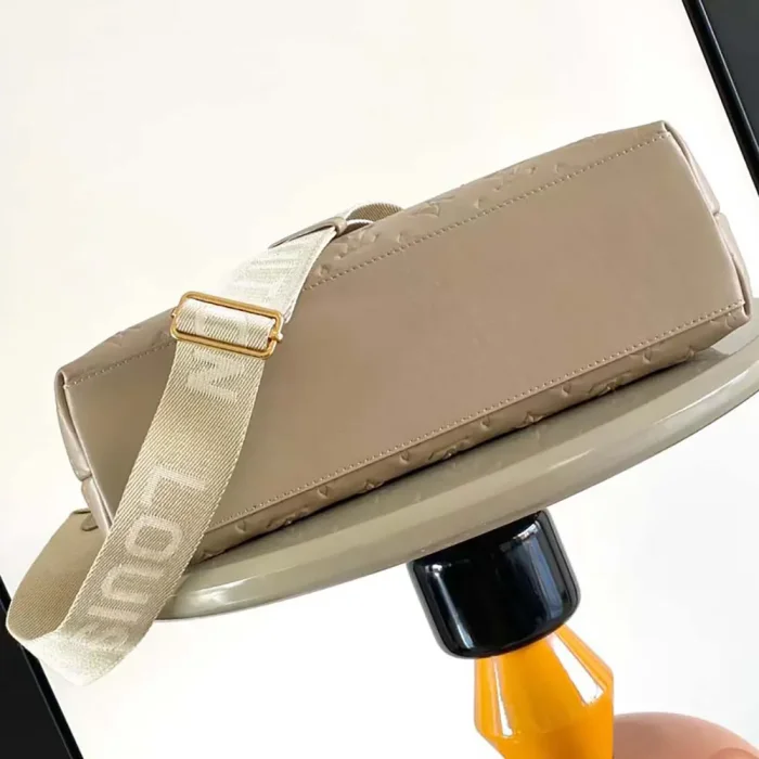 Louis Vuitton LV Women Coussin Hobo MM-Gray M12071