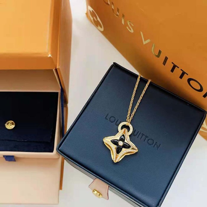 Louis Vuitton Women Ever Blossom Pendant