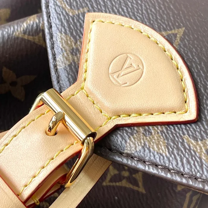 Louis Vuitton LV Women Montsouris PM in Cowhide-leather Trim M11198