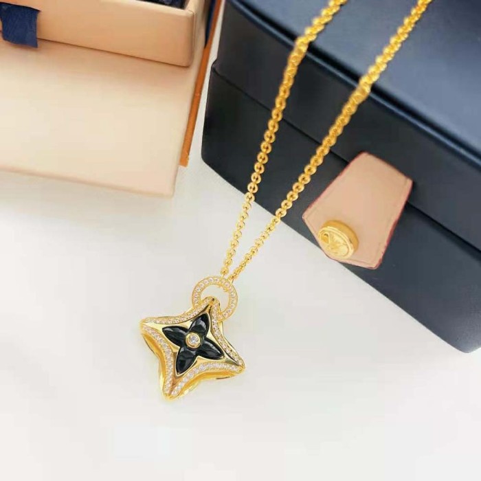 Louis Vuitton Women Ever Blossom Pendant