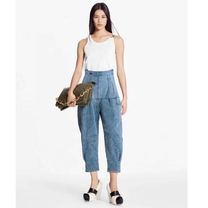 Louis Vuitton LV Women Coussin MM Handbag Khaki Monogram Embossed Puffy Lambskin