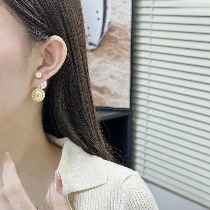 Dior Women Dior Tribales Earrings White Resin Pearls Latte Glass