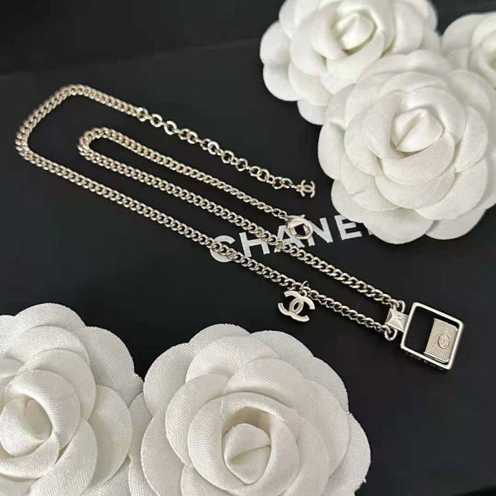 Chanel Women Pendant Necklace in Metal and Strass