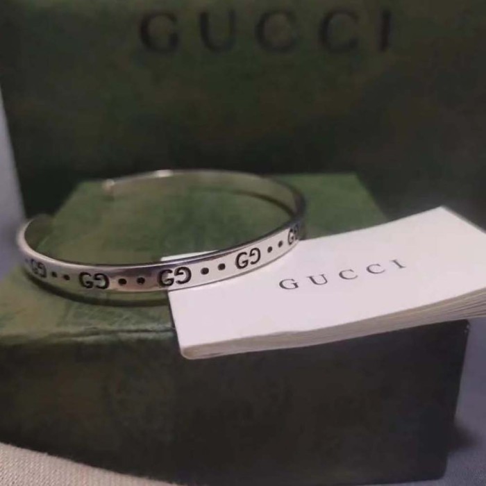 Gucci Unisex Icon 18k Bracelet 434524 J8502 9000