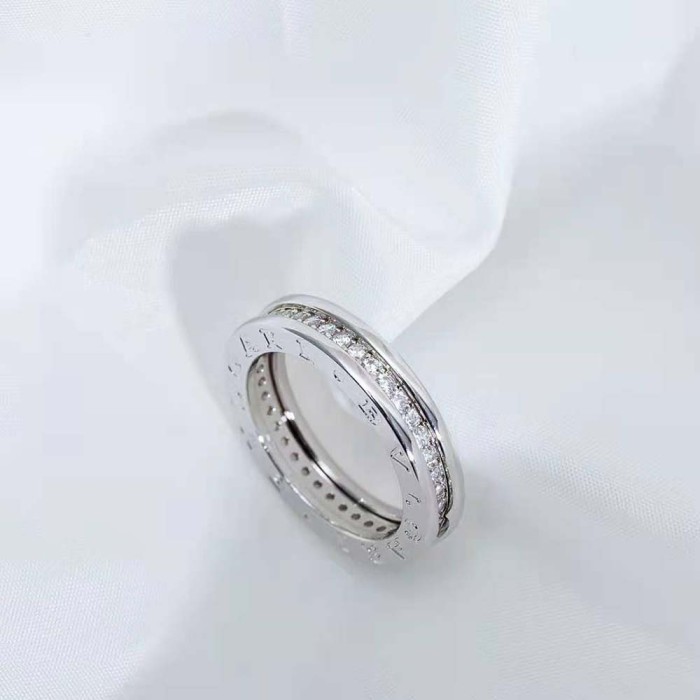 Bvlgari Women B.zero1 One-Band Ring in 18 KT White Gold Set with Pave Diamonds on the Spiral