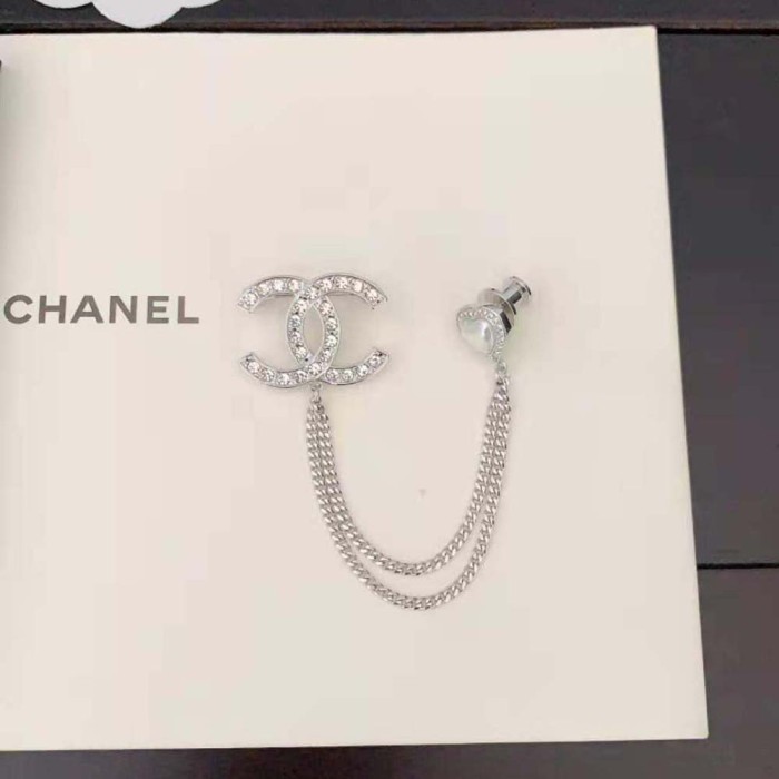 Chanel Women Brooch in Metal and Strass
