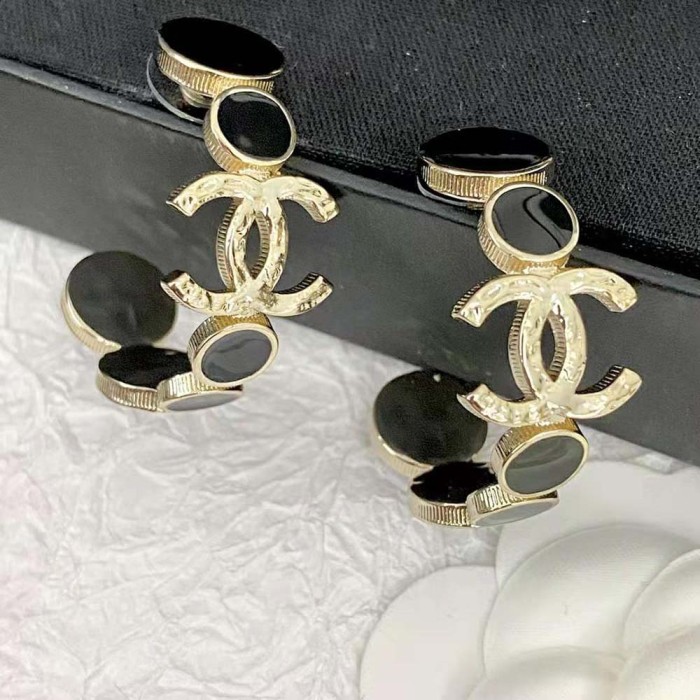 Chanel Women Hoop Earrings in Metal