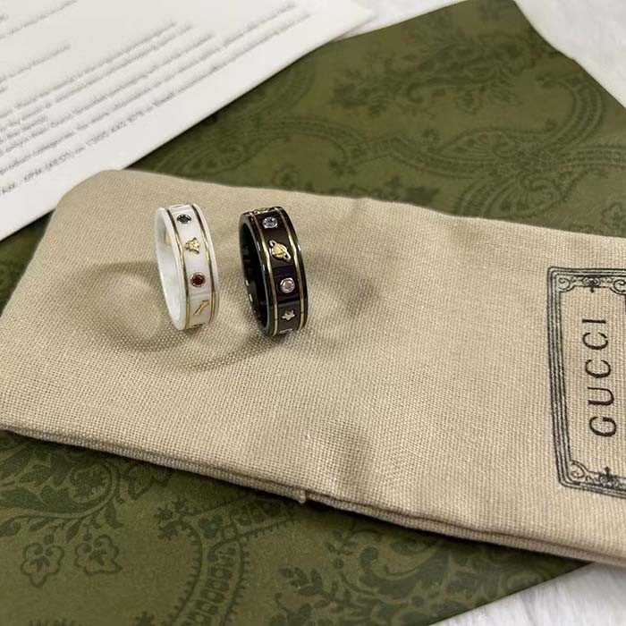 Gucci Unisex Icon Ring Yellow Gold Interlocking G 18k Yellow Gold Black Synthetic Corundum